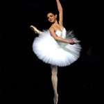 Танец, классический танец, опорная нога, работающая нога, упражнение первого класса, балет, талант танца, техника танца, школа танцев